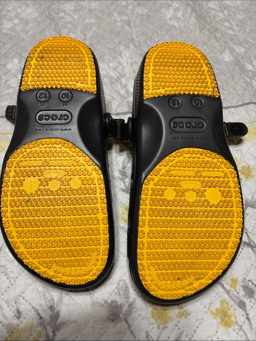 Crocs Unisex-Adult Classic Adjustable Batman Clogs Size 10M/12W - Picture 3 of 4